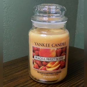 Yankee Candle-“Peaches & Sweetberries”